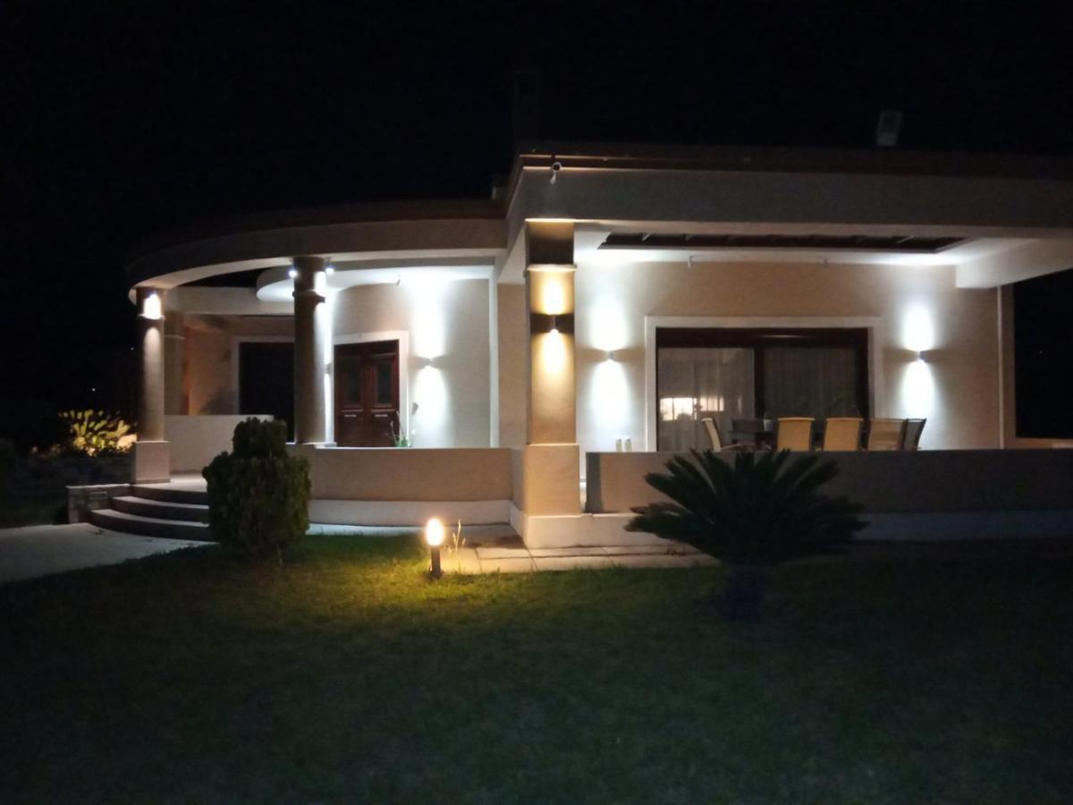 Kos Villa - Family Comfort With Large Garden, Jacuzzi Bagian luar foto