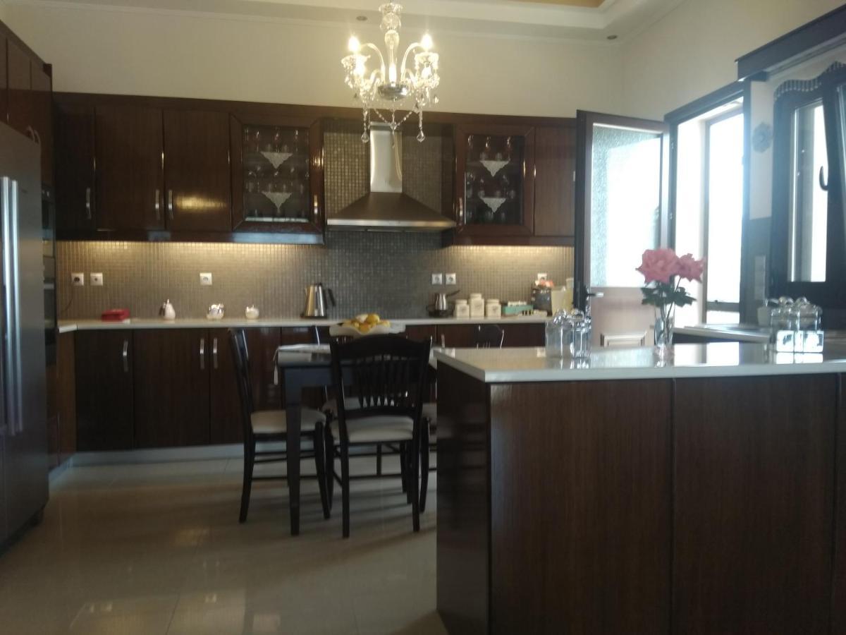 Kos Villa - Family Comfort With Large Garden, Jacuzzi Bagian luar foto