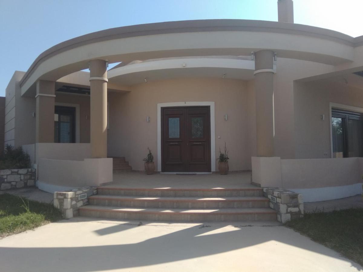 Kos Villa - Family Comfort With Large Garden, Jacuzzi Bagian luar foto